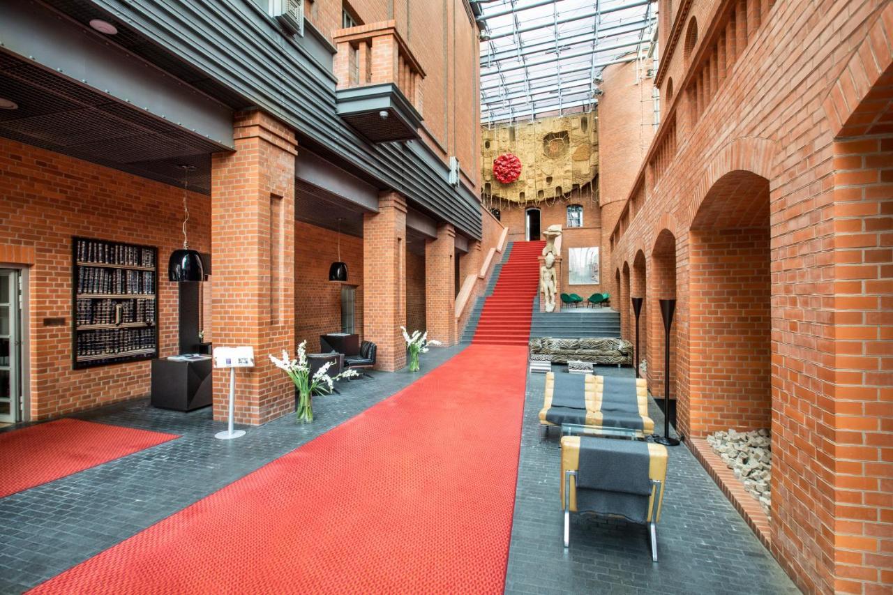 Hotel Blow Up Hall 5050 Познань Экстерьер фото